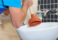 Comment déboucher un évier très bouché ?