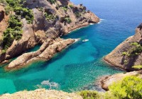 Visiter les calanques en bateau, une pure merveille