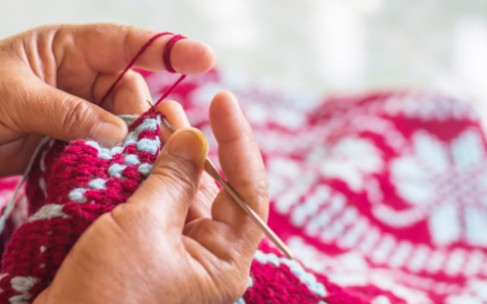 Tricoter soi-même est-t-il devenu le loisir nouveau tendance ? Tricoter soi-même est-t-il devenu le loisir nouveau tendance ?